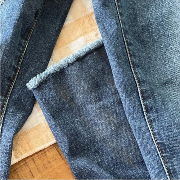 Mid Rise Ripped + Distressed Shape Enhancing Jeans/ Jeggings Size 12 - Picture 4 of 8